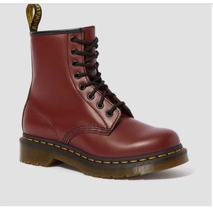 Dr Martens women’s smooth leather lace up boots